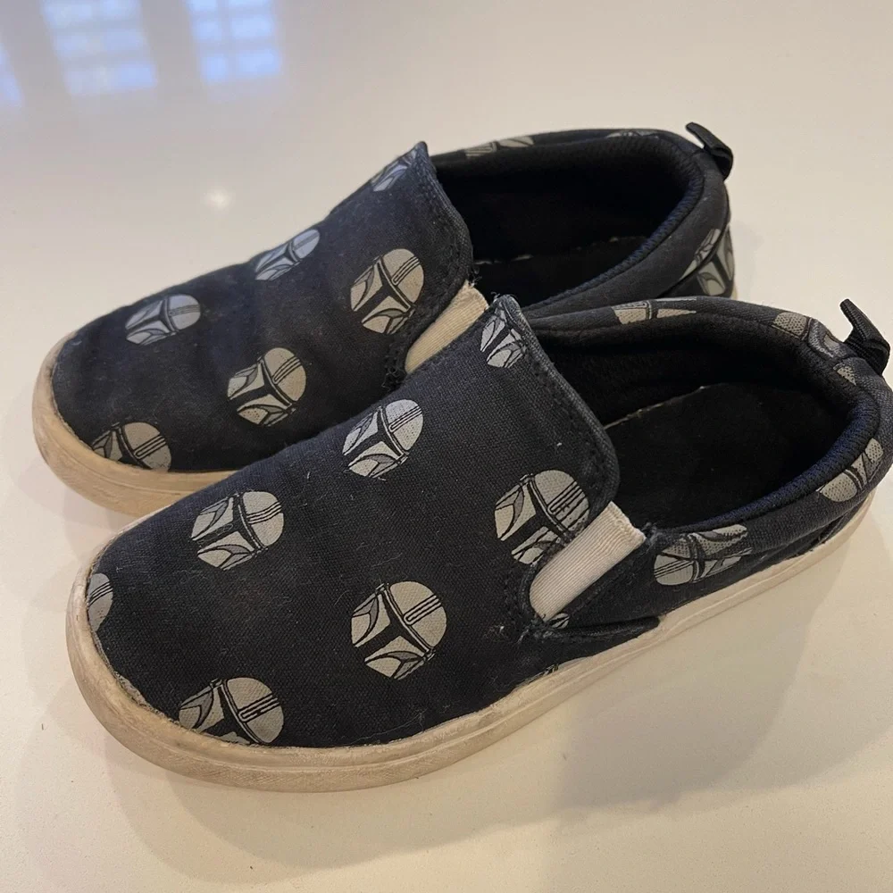 Gap Mandalorean black slip-on sneaker, size 13